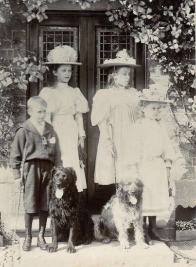 Unknown Broad family members circa 1910
